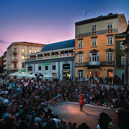 1 Bedroom Stunning In