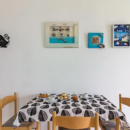 Front In With House Sea View Apartment