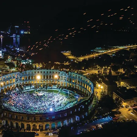 1 Bedroom Stunning In Lägenhet *