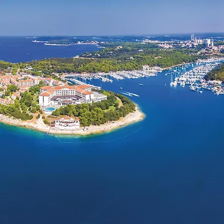 Front In With House Sea View Apartment Pula
