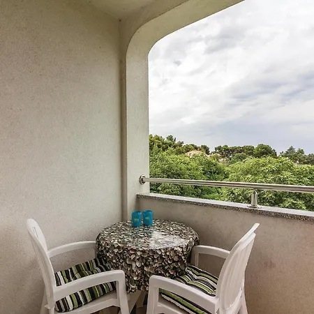 Front In With House Sea View Apartment