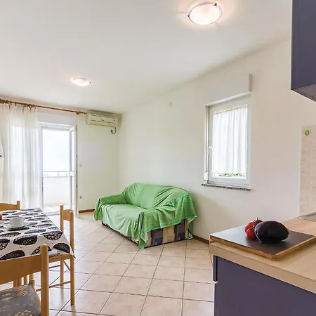 Apartment Front In With House Sea View *