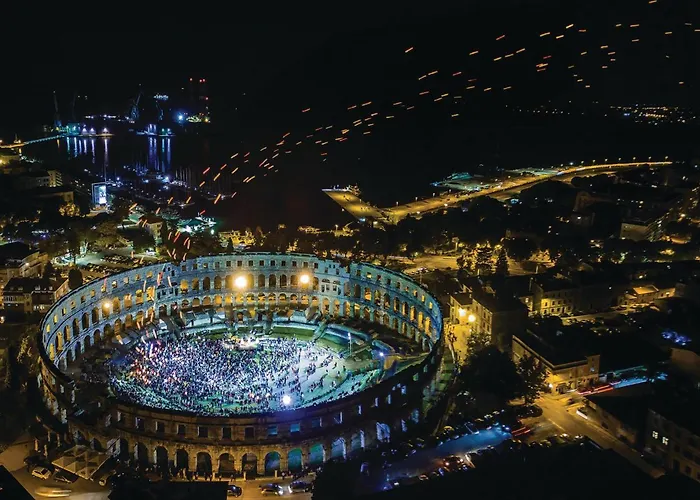 1 Bedroom Stunning In Apartment *