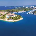 1 Bedroom Stunning In Appartement Pula